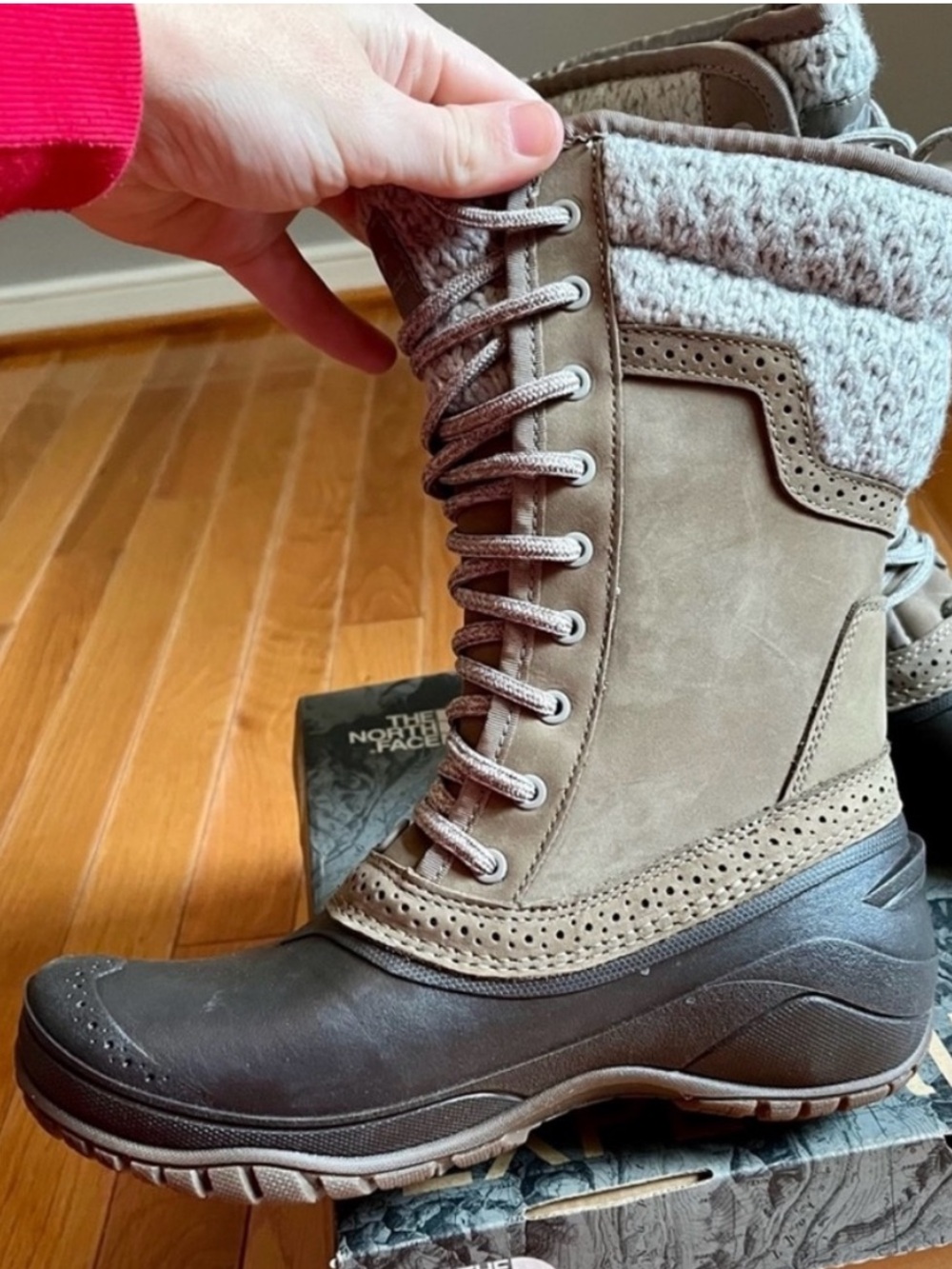 New The North Face Women's
Shellista II Mid 200g
Waterproof
Winter Boots Sz 6
So